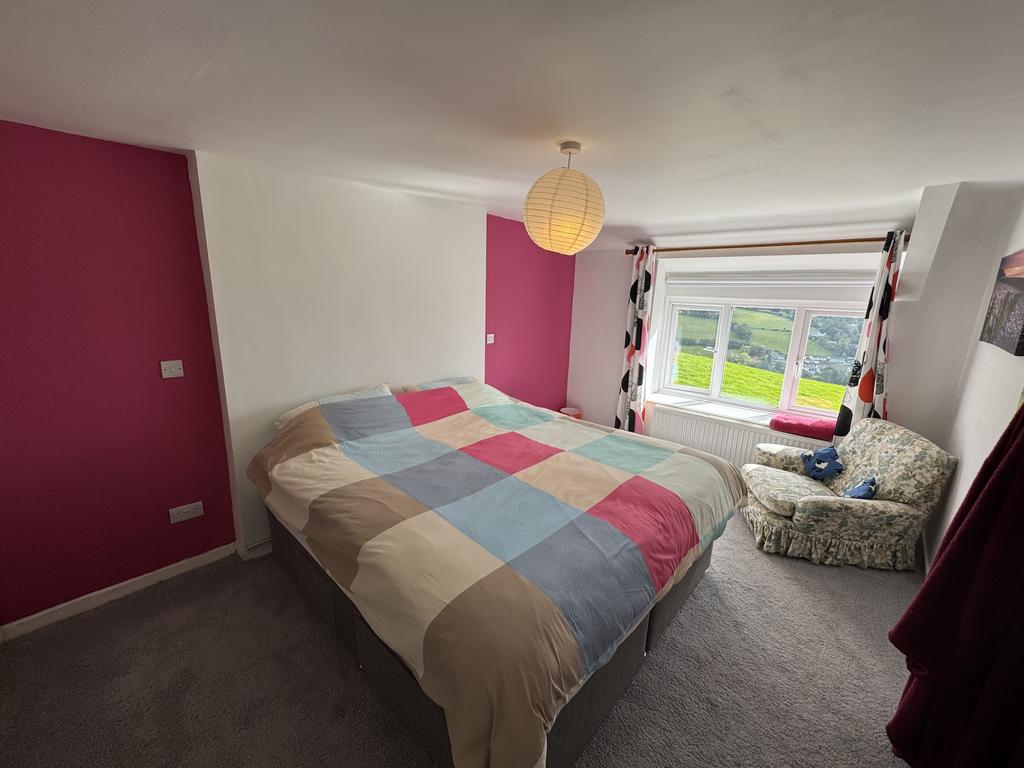 Front bedroom 2