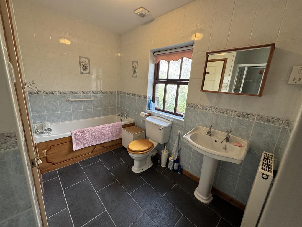 Ysgubordy   bathroom