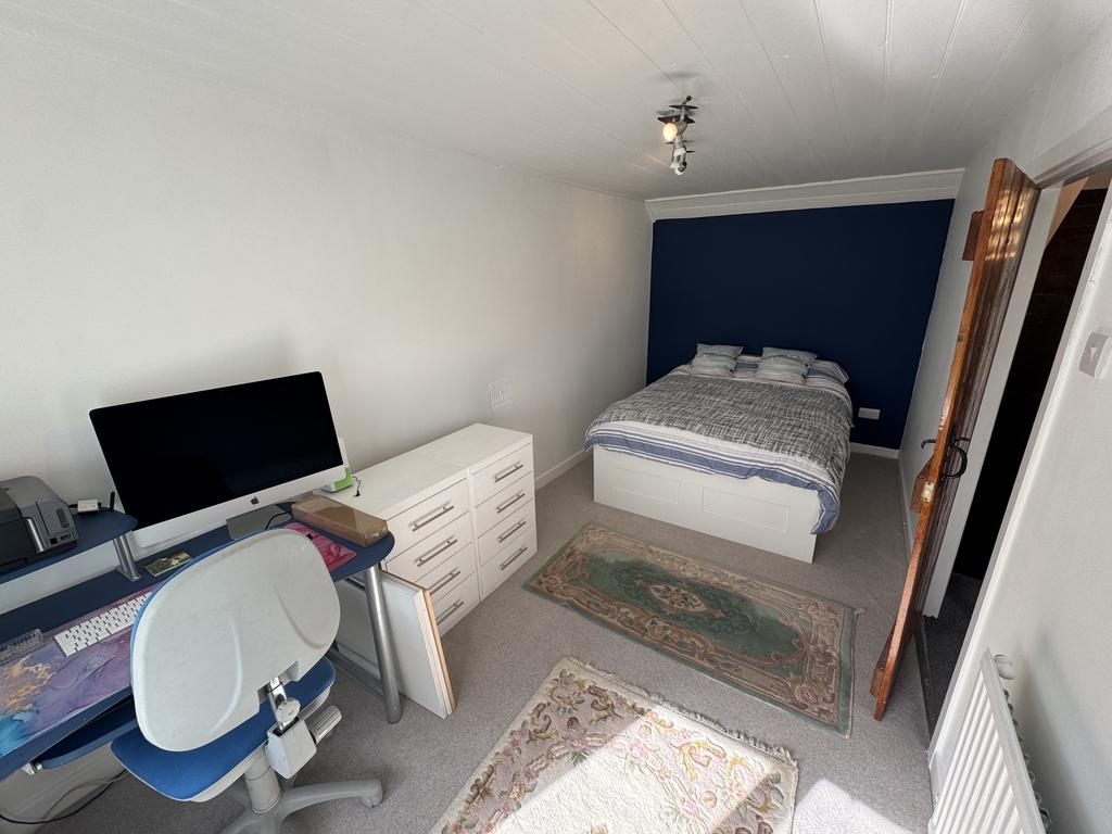 Front bedroom 3