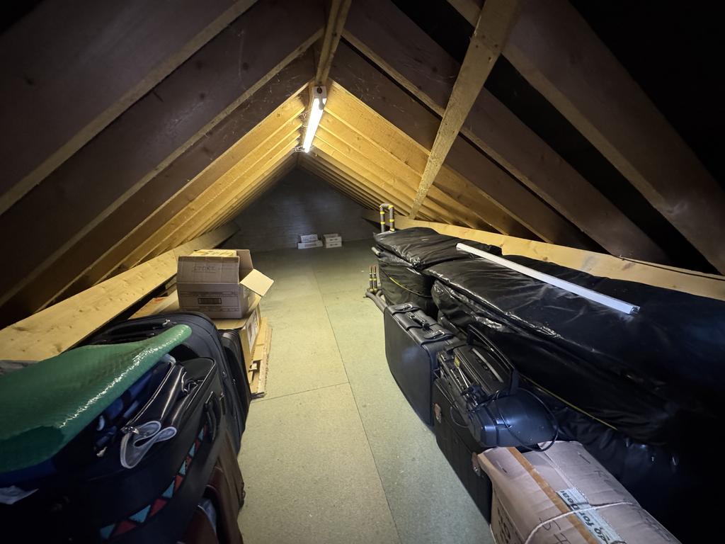 Ysgubordy loft room storage