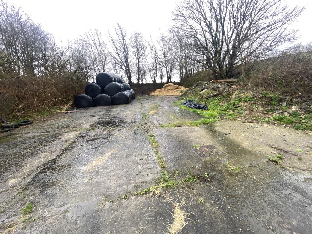 Silage pit/useful yard area