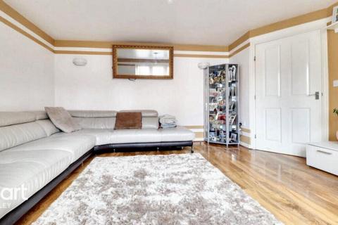 3 bedroom semi-detached house for sale, Guardian Way, Luton