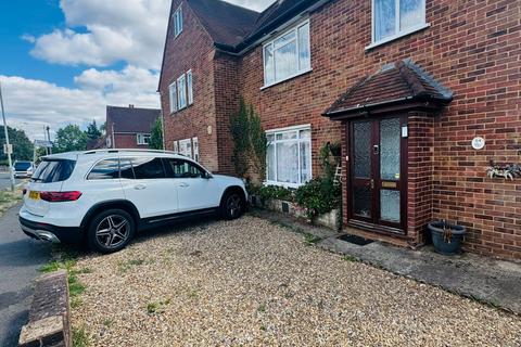 3 bedroom detached house to rent, Peachey lane,cowley, UB8