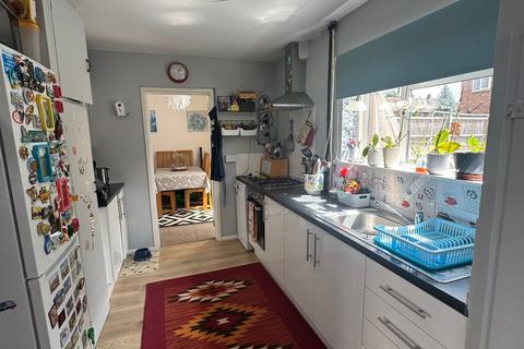 3 bedroom detached house to rent, Peachey lane,cowley, UB8