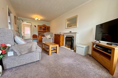 2 bedroom bungalow for sale, Burford Gardens, Worcestershire WR11