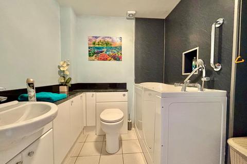 2 bedroom bungalow for sale, Burford Gardens, Worcestershire WR11