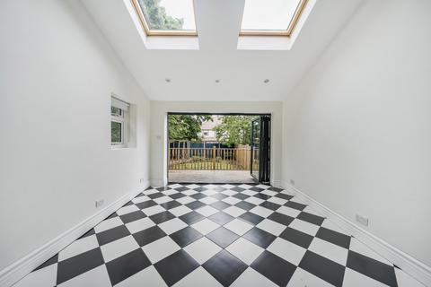 39 Torridon Road, London, SE6 1RQ