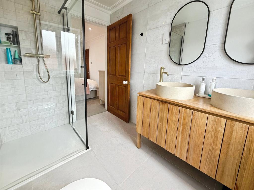 Ensuite