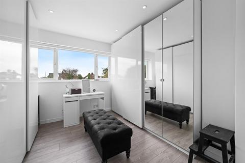71 Crouch Croft, London, SE9 3HZ