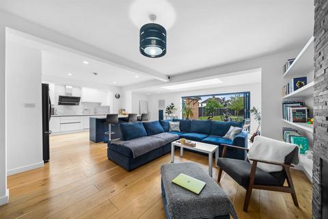 71 Crouch Croft, London, SE9 3HZ