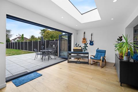 71 Crouch Croft, London, SE9 3HZ