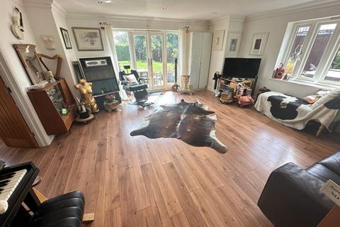 undefined, Chaul End Road, Luton LU1