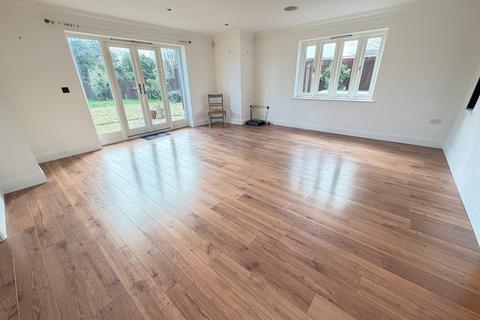 undefined, Chaul End Road, Luton LU1