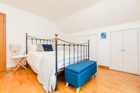 Whiteposts Gorse Hill, Farningham, Dartford, DA4 0JU