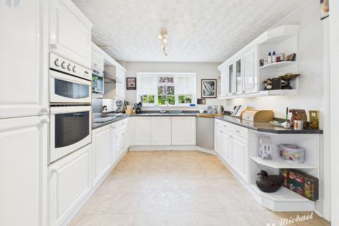 4 bedroom detached house for sale, Allonby Way, Aylesbury