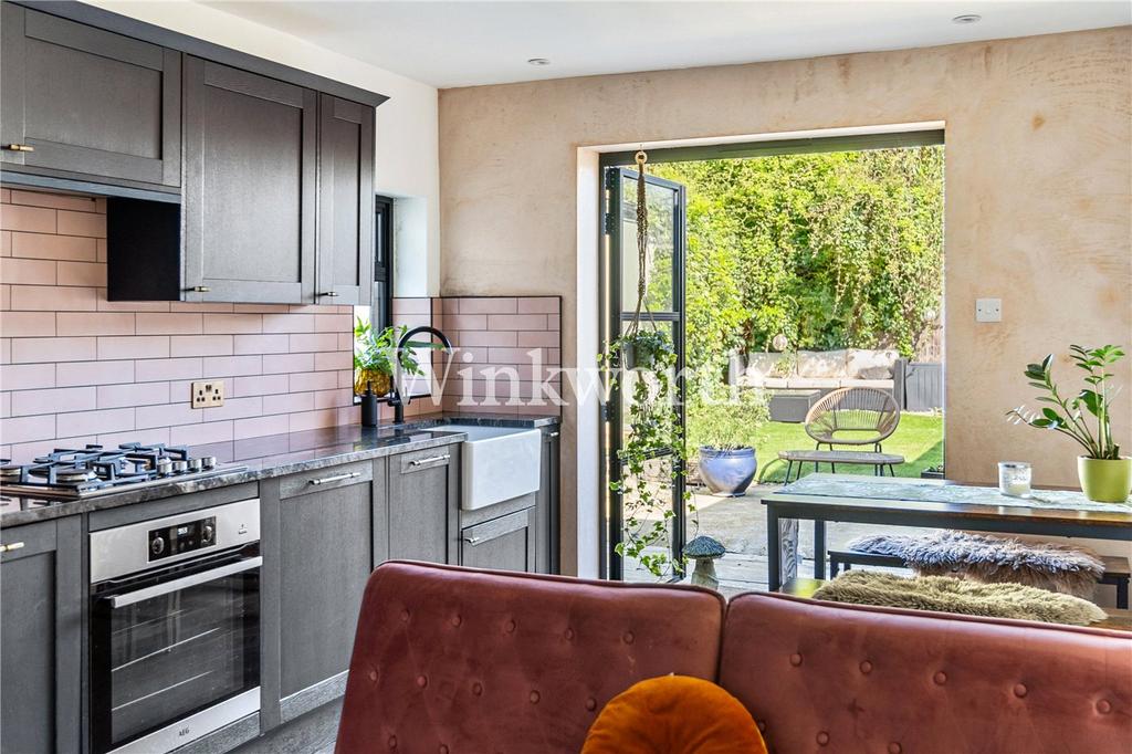 Apartment in London - More