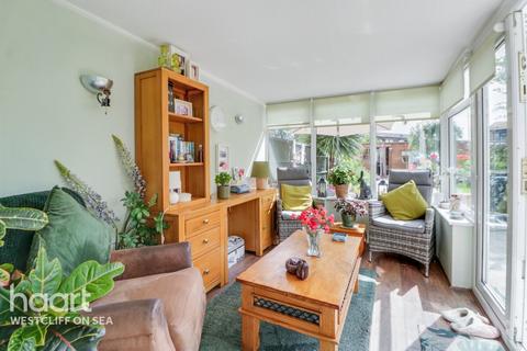 3 bedroom terraced house for sale, Eastwoodbury Crescent, Southend-on-Sea
