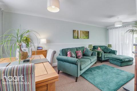 3 bedroom terraced house for sale, Eastwoodbury Crescent, Southend-on-Sea