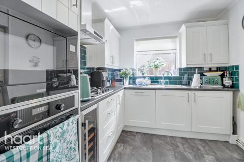 3 bedroom terraced house for sale, Eastwoodbury Crescent, Southend-on-Sea
