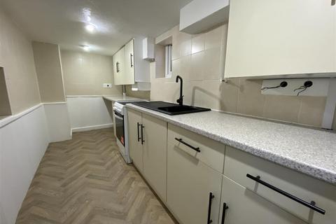 2 bedroom end of terrace house for sale, Quarmby Road, Huddersfield HD3