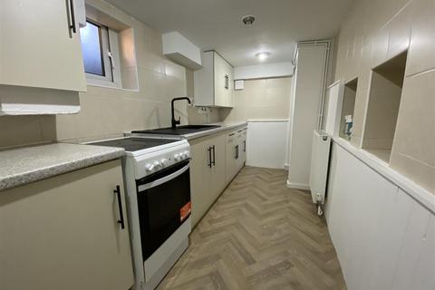 2 bedroom end of terrace house for sale, Quarmby Road, Huddersfield HD3