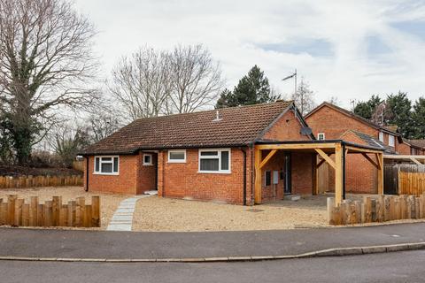 3 bedroom detached bungalow for sale, Chain Free in South Wootton