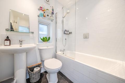 2 bedroom flat for sale, Mitcham Lane, London, SW16