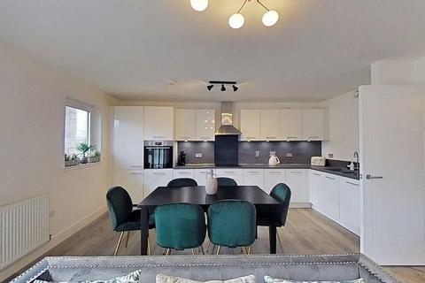 3 bedroom flat to rent, Meadowsweet Drive, Edinburgh, Midlothian, EH4