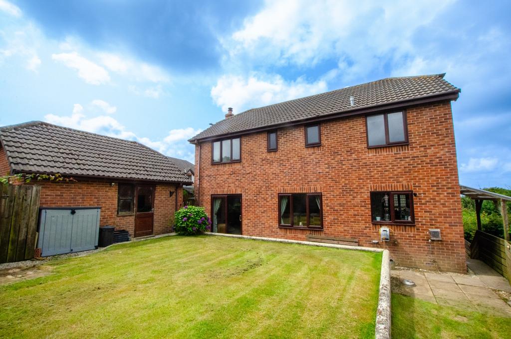 3 Roseland Gardens TPS Bodmin 01208 74182-2