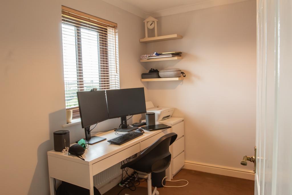 3 Roseland Gardens TPS Bodmin 01208 74182-05