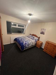 1 bedroom in a house share to rent, The Doweries, Rednal