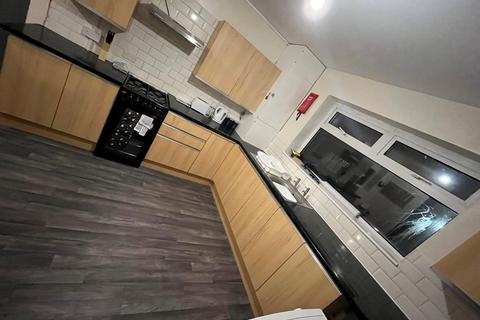 1 bedroom in a house share to rent, The Doweries, Rednal