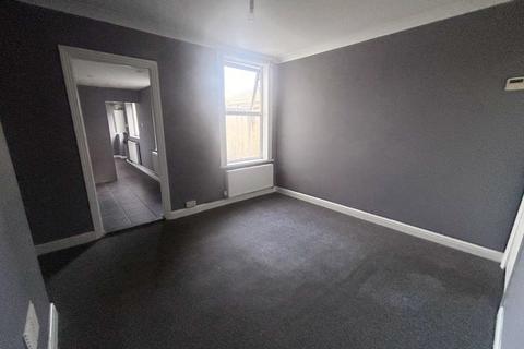 3 bedroom semi-detached house to rent, Felixstowe Road, Suffolk IP3