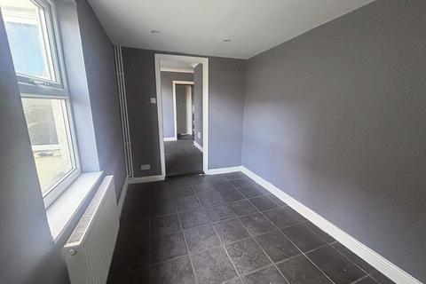 3 bedroom semi-detached house to rent, Felixstowe Road, Suffolk IP3