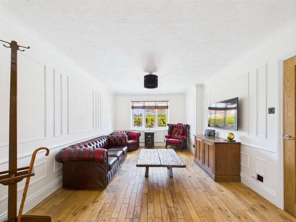 Lounge 1.jpg