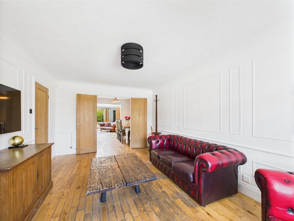 Lounge 2.jpg