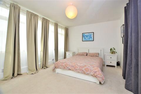 2 bedroom apartment for sale, Fairlawn Park, London