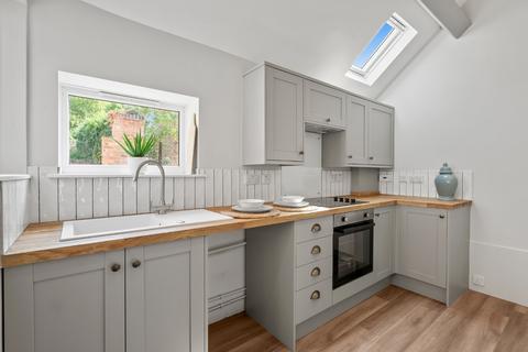 2 bedroom semi-detached house for sale, Worcester Road, Bromsgrove, Worcestershire, B61 7HN