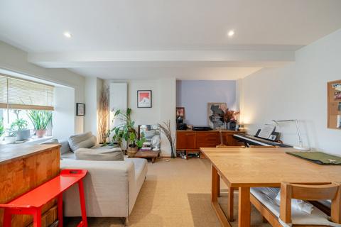 1 bedroom flat for sale, Normandy Place, Bourbon Lane, London, W12