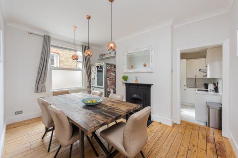 4 bedroom flat for sale, Wix's Lane, London SW4