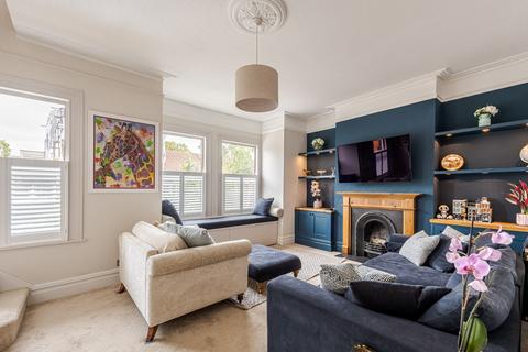 4 bedroom flat for sale, Wix's Lane, London SW4