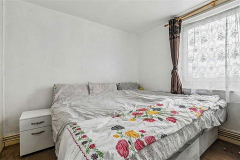 2 bedroom flat for sale, Burbage Close, London SE1