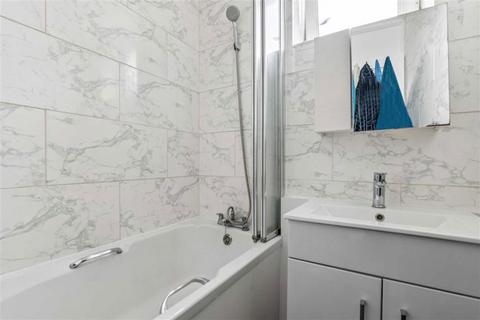 2 bedroom flat for sale, Burbage Close, London SE1