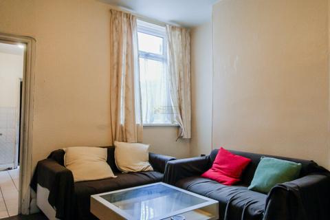 4 bedroom terraced house to rent, Lottie Road, Birmingham B29