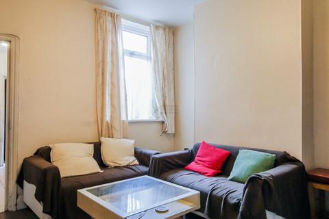 4 bedroom terraced house to rent, Lottie Road, Birmingham B29