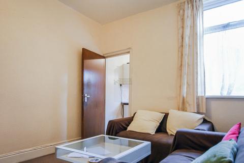 4 bedroom terraced house to rent, Lottie Road, Birmingham B29