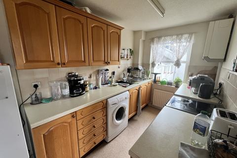 2 bedroom flat for sale, Flat 15, Grosvenor Court, 19 Grosvenor Road, Paignton, Devon TQ4 5AZ