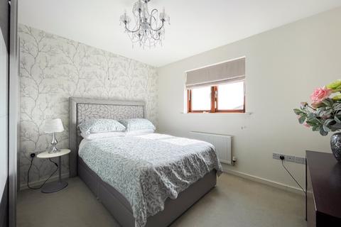 1 bedroom flat for sale, Hawkins Avenue, Gravesend, Kent, DA12