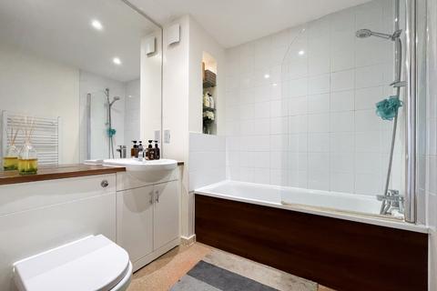 1 bedroom flat for sale, Hawkins Avenue, Gravesend, Kent, DA12