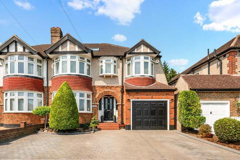106 Edenfield Gardens, Worcester Park, KT4 7DY